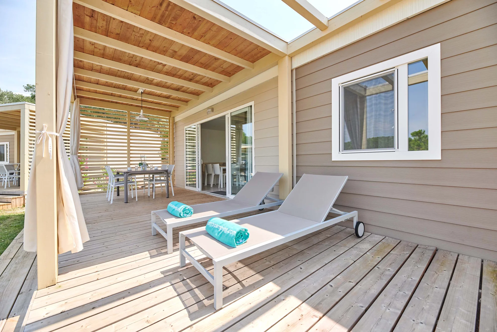 Umag: luxusní mobilní domky až pro 6 osob, bazény, pláž 200 m