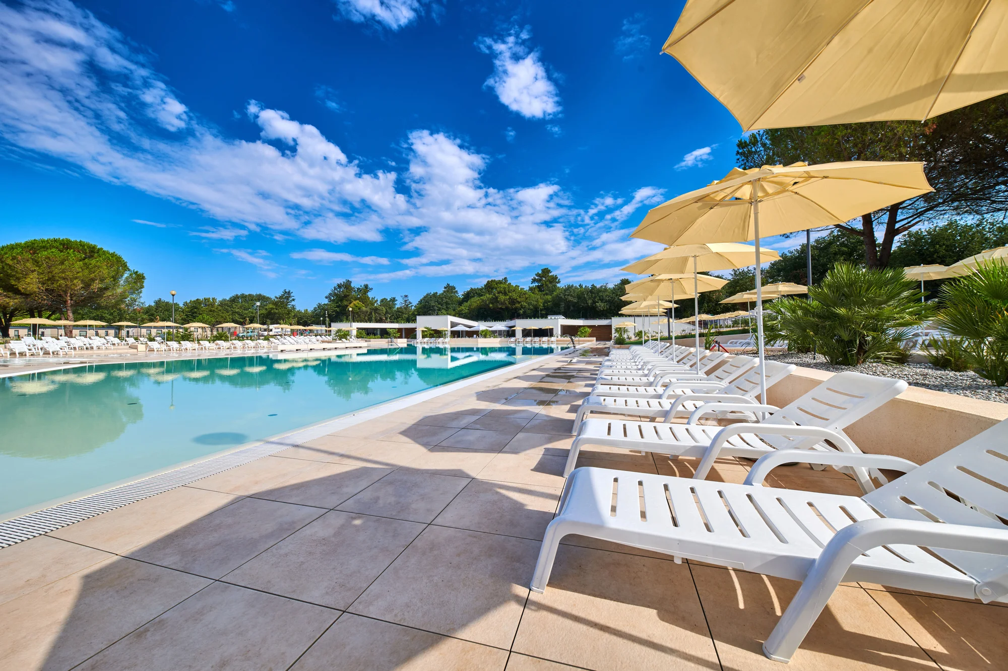 Umag: luxusní mobilní domky až pro 6 osob, bazény, pláž 200 m