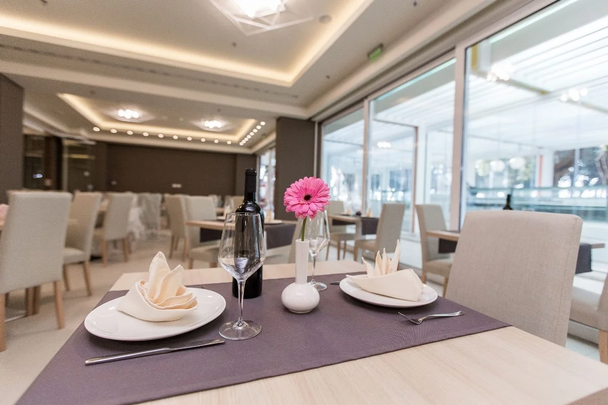 Pobyt v chorvatské Crikvenici: 4* hotel s polopenzí a střešní terasou, 50 m od moře