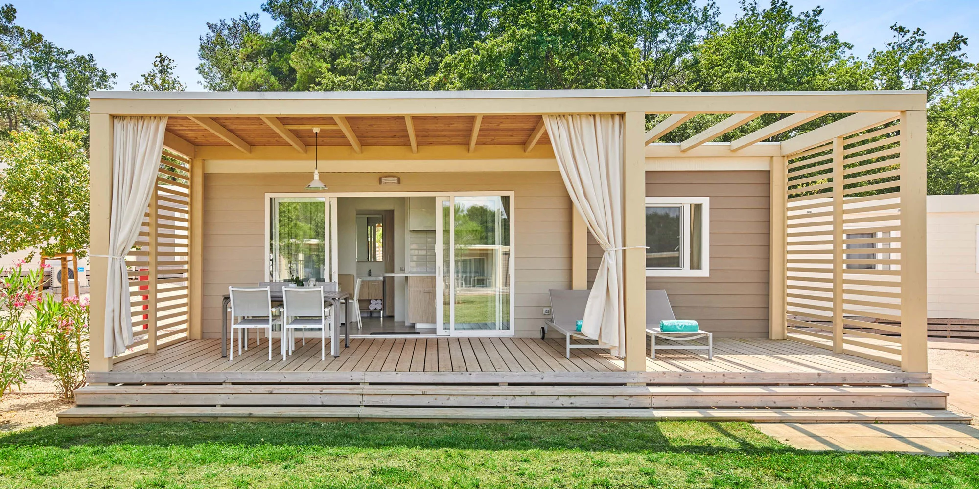 Umag: luxusní mobilní domky až pro 6 osob, bazény, pláž 200 m