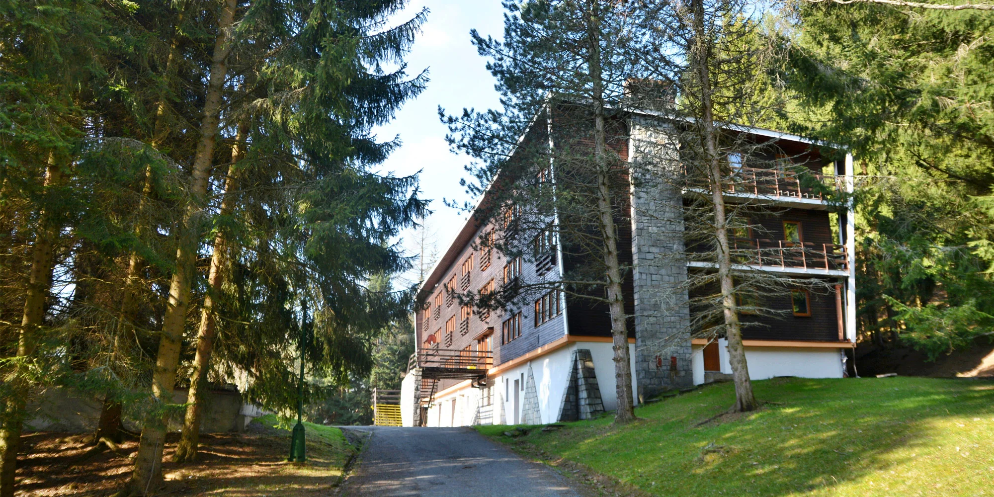 Ráj v přírodě Jeseníků s bohatou polopenzí a venkovním i vnitřním wellness, 1 km od celoroční ski arény