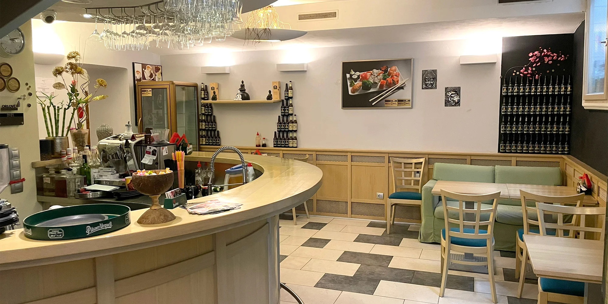 Otevřený voucher do Melong Sushi Bar v Táboře: 300 až 1500 Kč na jídlo i nápoje
