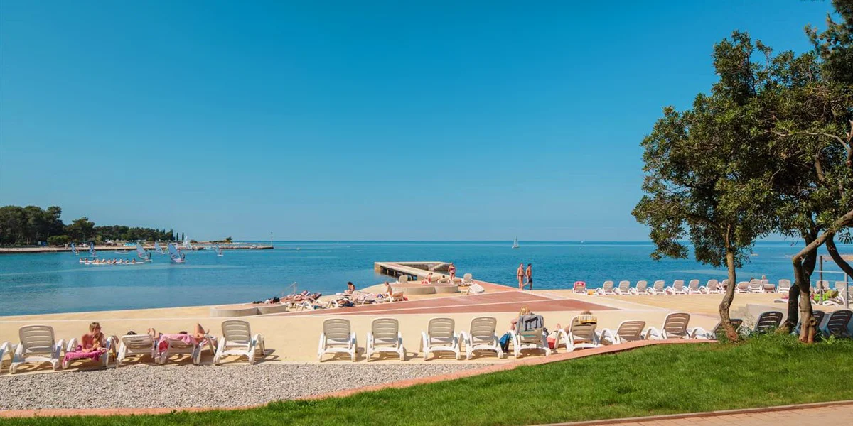 4* apartmány u pláže na Istrii: možnost snídaně či polopenze, bazény, tenisové kurty v blízkosti