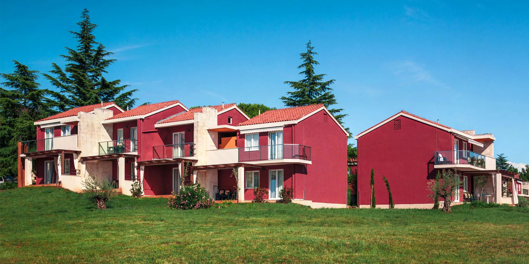 4* apartmány u pláže na Istrii: možnost snídaně či polopenze, bazény, tenisové kurty v blízkosti