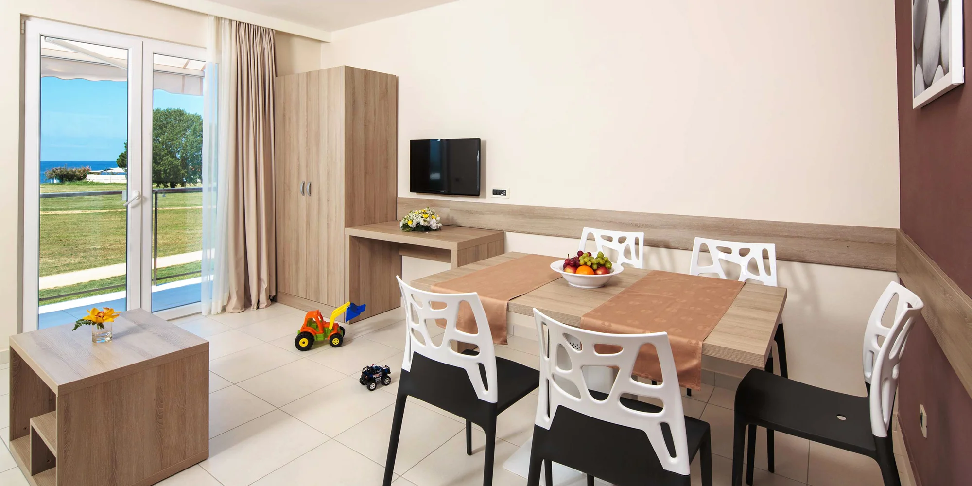 4* apartmány u pláže na Istrii: možnost snídaně či polopenze, bazény, tenisové kurty v blízkosti