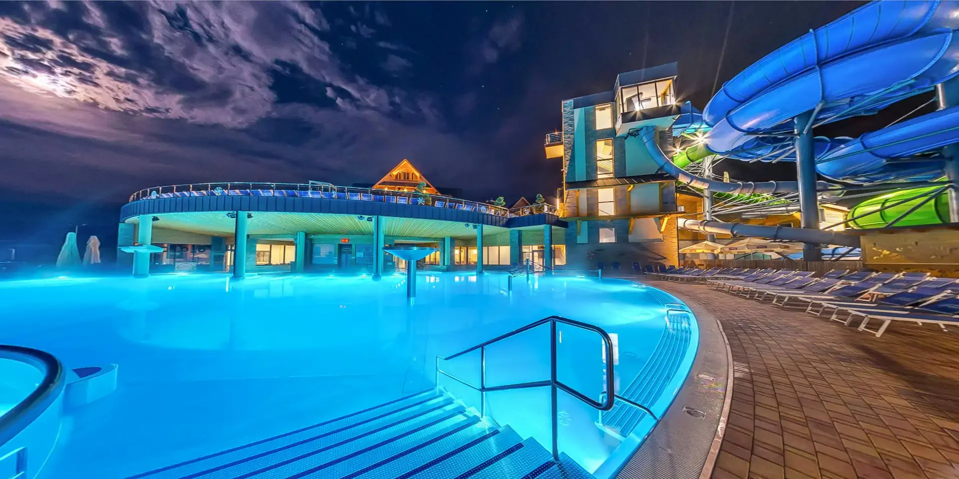Termální aquapark v Polsku: vnitřní i venkovní bazény, vířivky, tobogány, atrakce i saunový svět