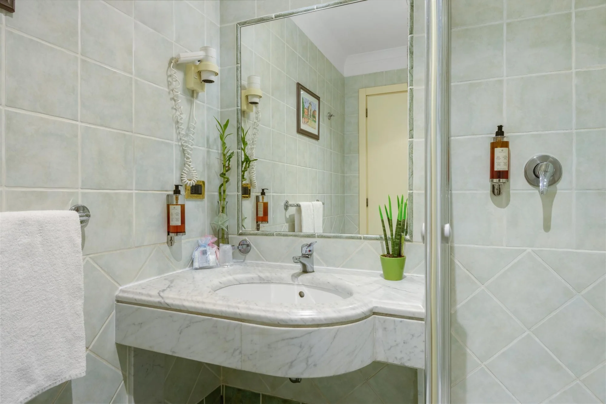 Pobyt v srdci Říma: hotel jen 2,5 km od Kolosea a 1 km od Státní opery, každé ráno snídaně