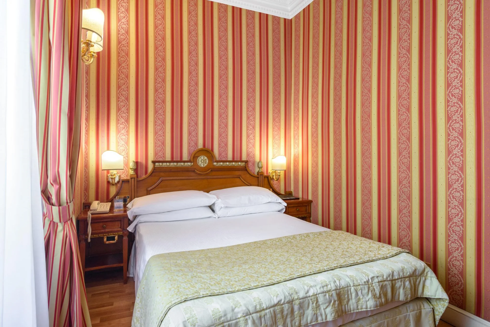 Pobyt v srdci Říma: hotel jen 2,5 km od Kolosea a 1 km od Státní opery, každé ráno snídaně