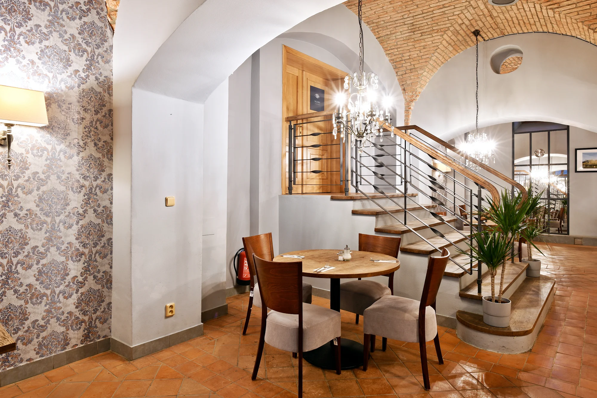 4chodové menu v Chateau Ctěnice i s neomezenou konzumací vína či piva pro 1–2 osoby