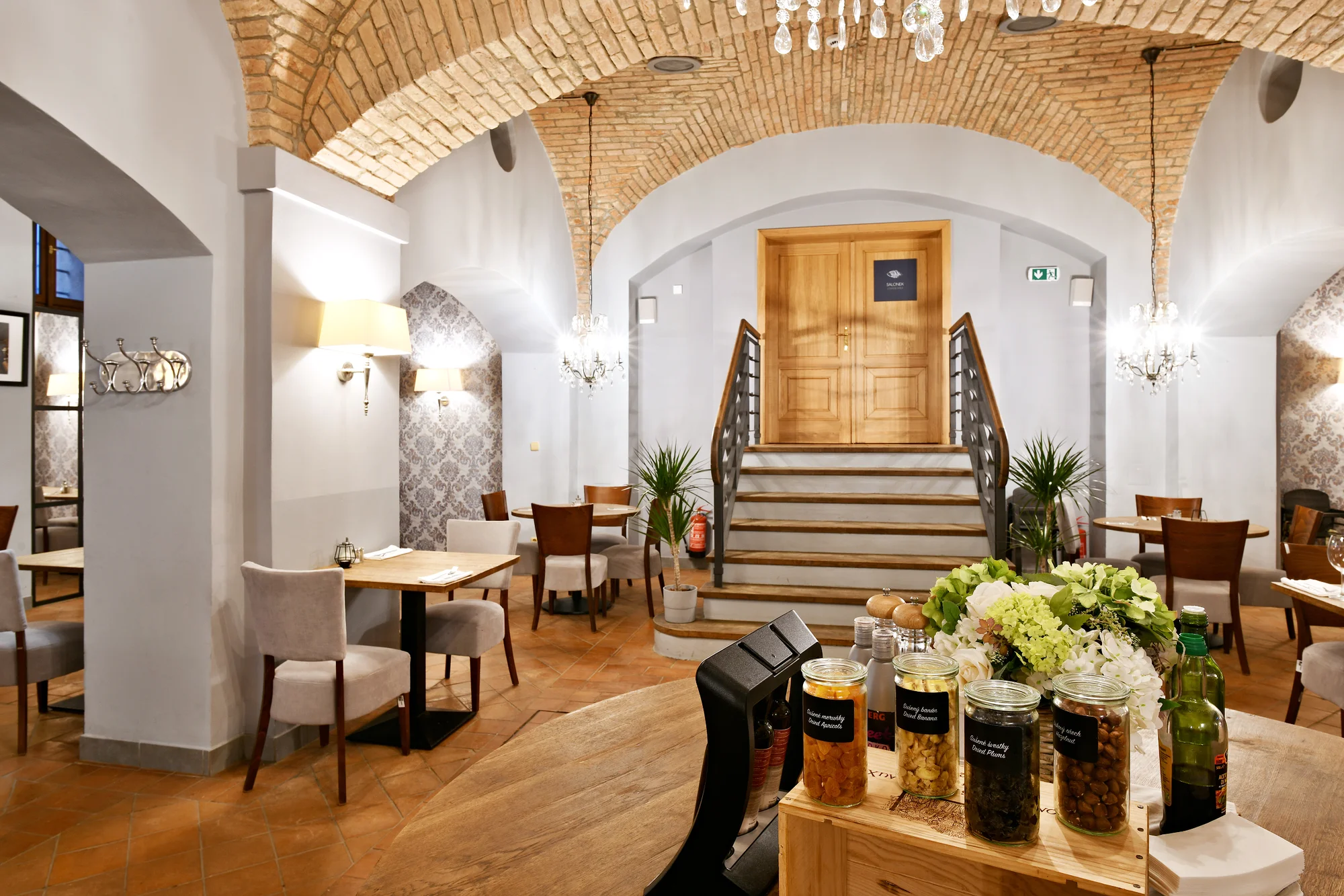 4chodové menu v Chateau Ctěnice i s neomezenou konzumací vína či piva pro 1–2 osoby