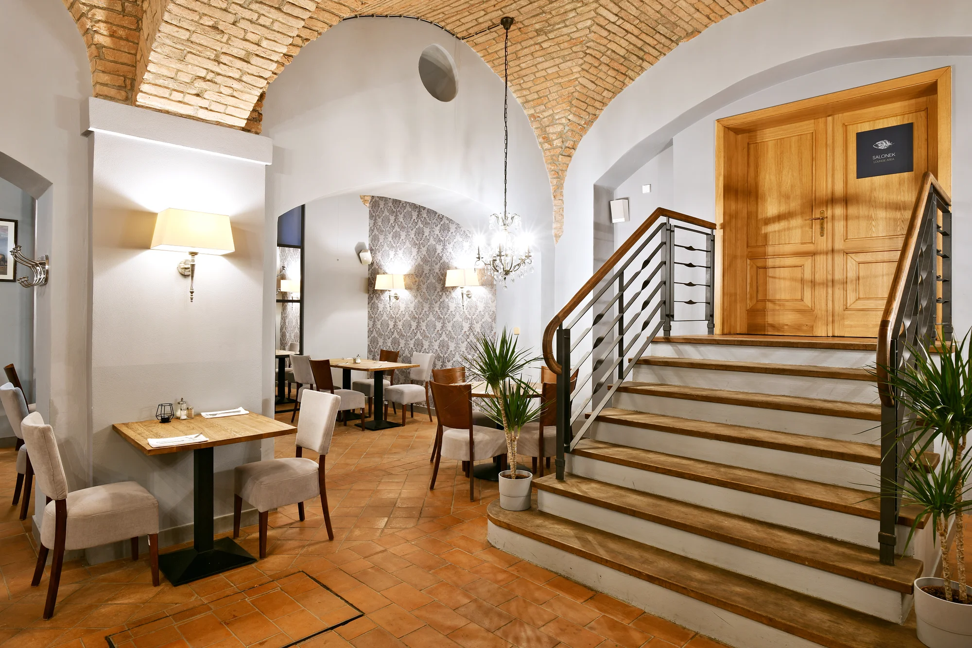 4chodové menu v Chateau Ctěnice i s neomezenou konzumací vína či piva pro 1–2 osoby