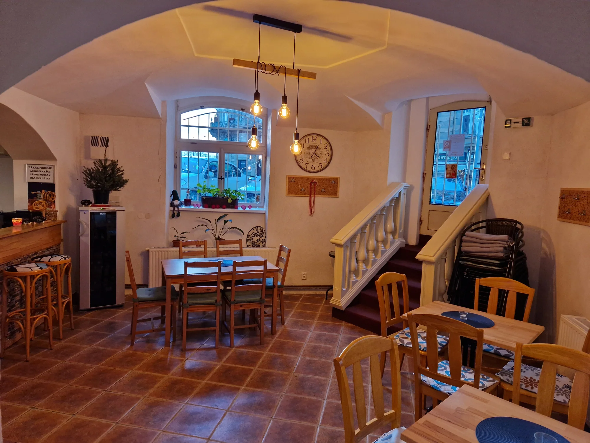 Posezení ve vinárně: 0,5 l vína z rodinného vinařství a degustační sýrovo-salámový talíř