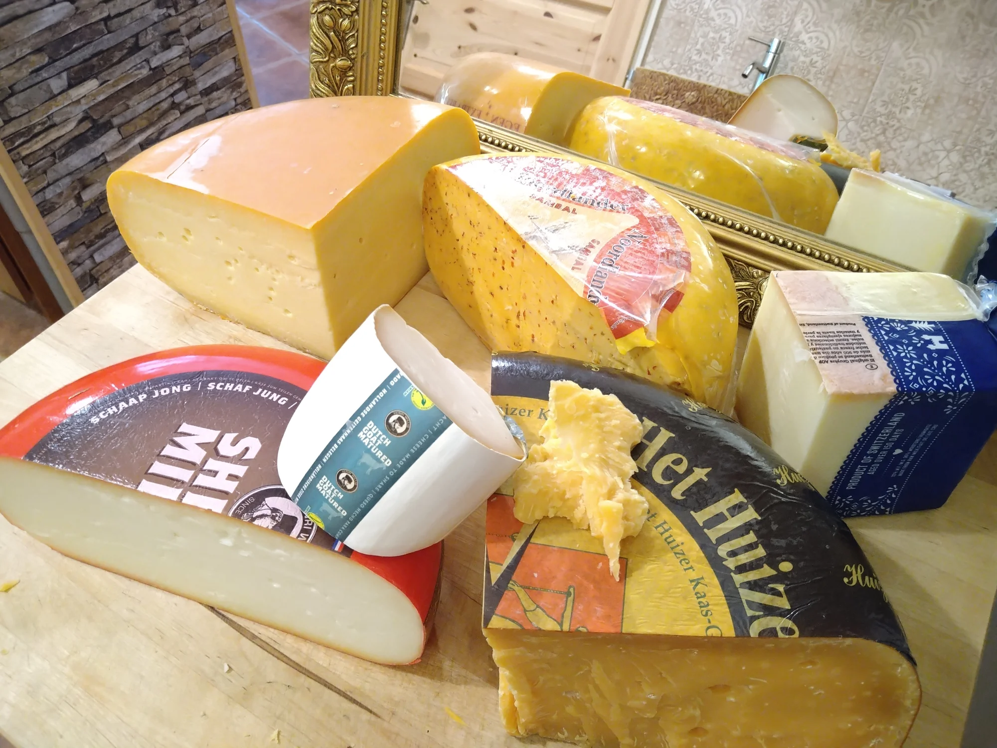 Posezení ve vinárně: 0,5 l vína z rodinného vinařství a degustační sýrovo-salámový talíř