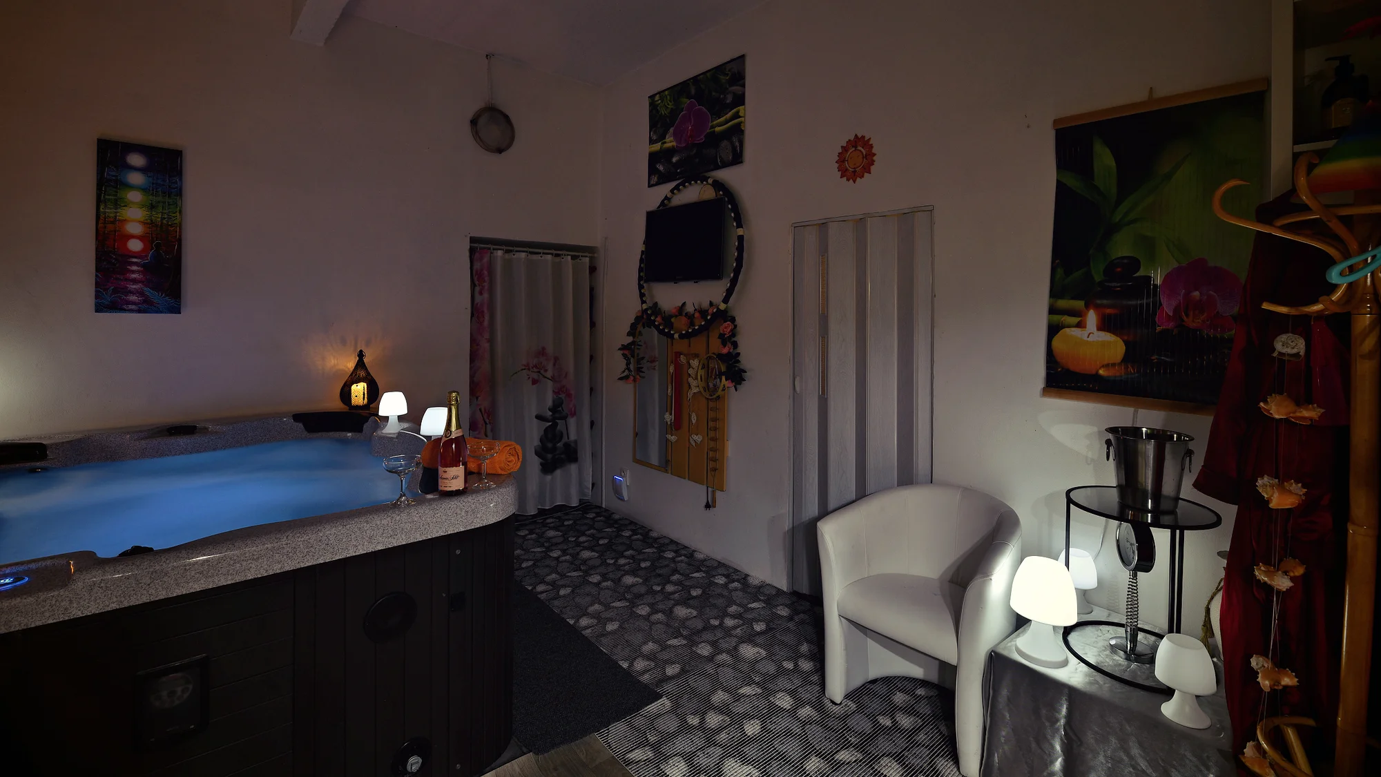 Hnízdečko lásky v Podolí: wellness až na tři hodiny, vířivka, infrasauna i sekt