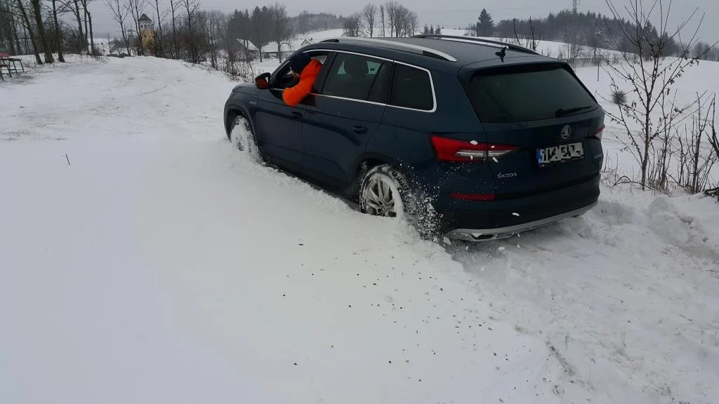 Závěje si na vás nepřijdou: škola jízdy ve sněhu vč. vyprošťovacích technik: