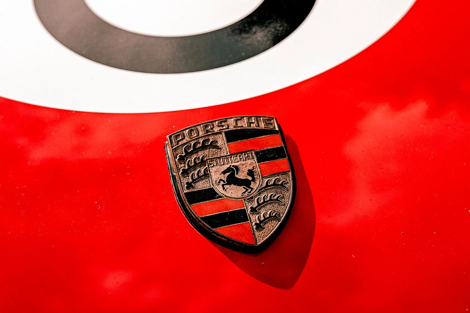 Jízda na závodním okruhu v Třinci, Brně či Mostě v legendárním Porsche dle výběru