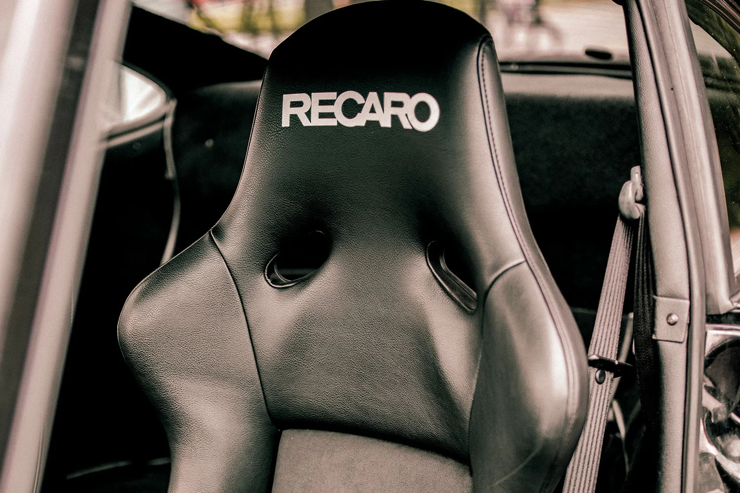 Jízda na závodním okruhu v Třinci, Brně či Mostě v legendárním Porsche dle výběru