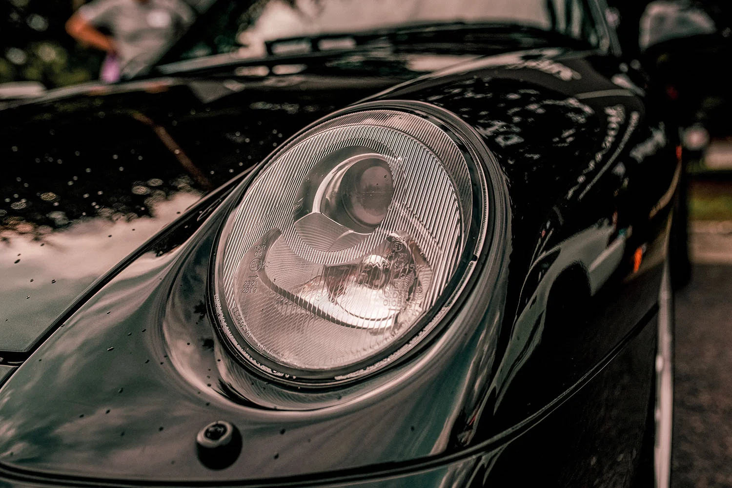 Jízda na závodním okruhu v Třinci, Brně či Mostě v legendárním Porsche dle výběru