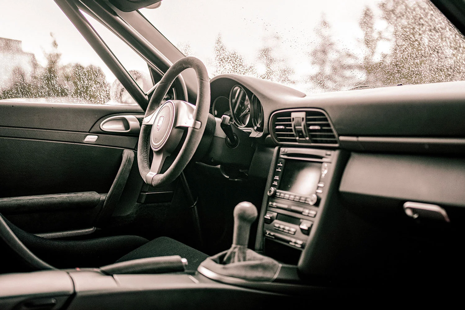 Jízda na závodním okruhu v Třinci, Brně či Mostě v legendárním Porsche dle výběru