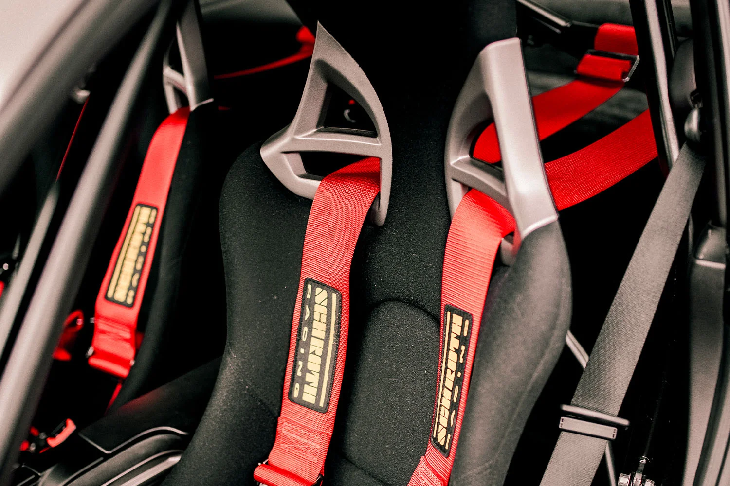Jízda na závodním okruhu v Třinci, Brně či Mostě v legendárním Porsche dle výběru