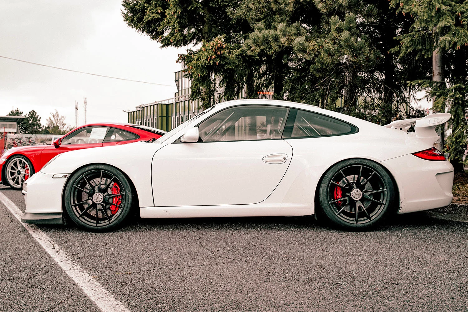 Jízda na závodním okruhu v Třinci, Brně či Mostě v legendárním Porsche dle výběru