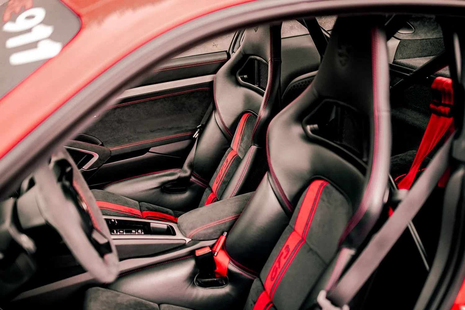 Jízda na závodním okruhu v Třinci, Brně či Mostě v legendárním Porsche dle výběru