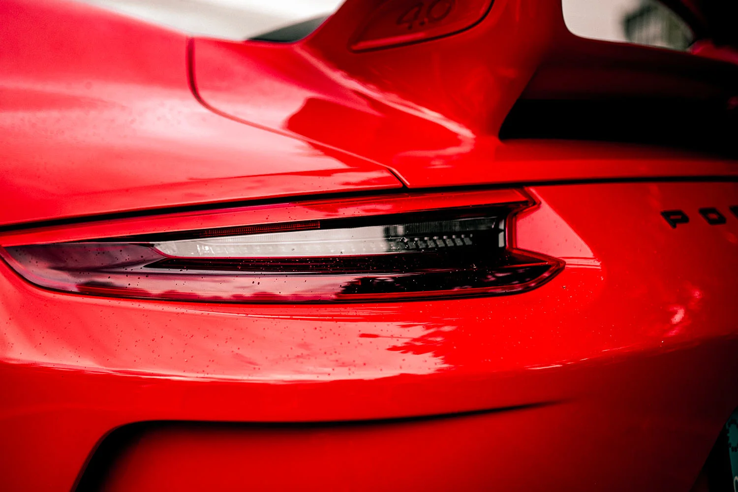 Jízda na závodním okruhu v Třinci, Brně či Mostě v legendárním Porsche dle výběru