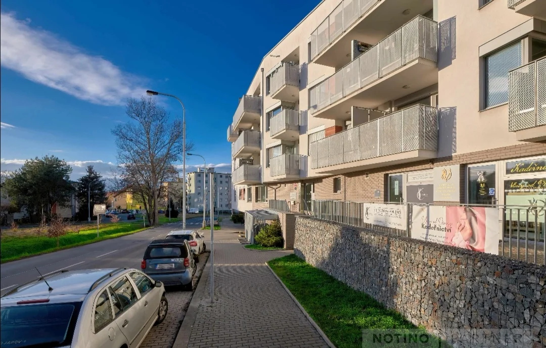 Kadeřnický balíček se střihem, regenerací, foukanou a stylingem