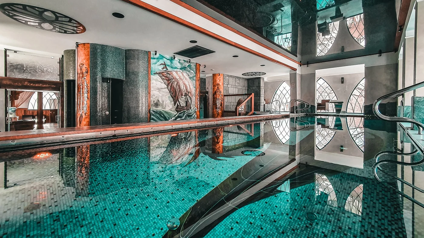 Přepychový resort ve Sklářské Porubě: apartmány pro páry i rodiny, strava a wellness a až 2 děti zdarma