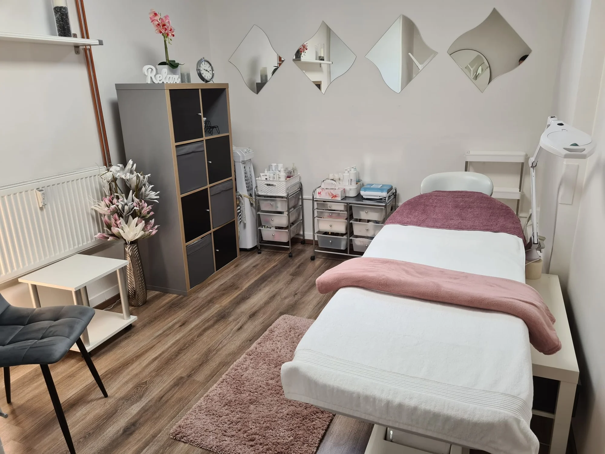 Kosmetické ošetření, péče o aknózní a problematickou pleť, anti-age liftingové ošetření či neinvazivní mezoterapie