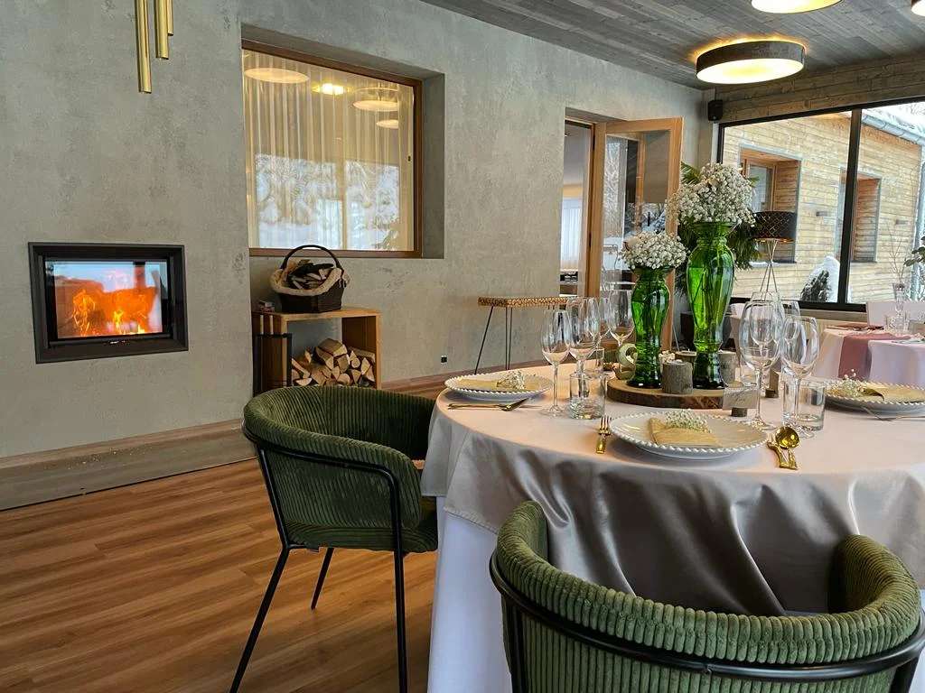 Snídaňový brunch na Čeladné pro 2–4 osoby: prosecco, vajíčka, müsli, croissanty, káva a krásný výhled