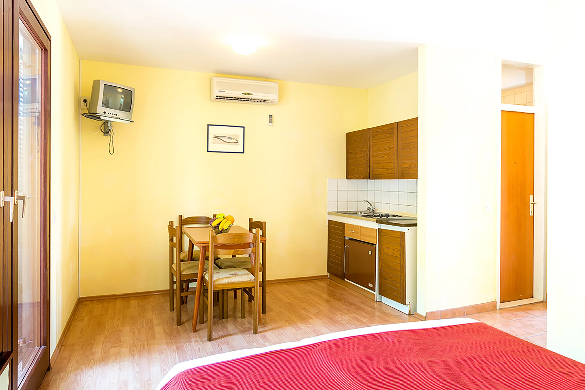 Plážový resort u Omiše: all inclusive light, bungalov až pro 4 osoby, v létě animace