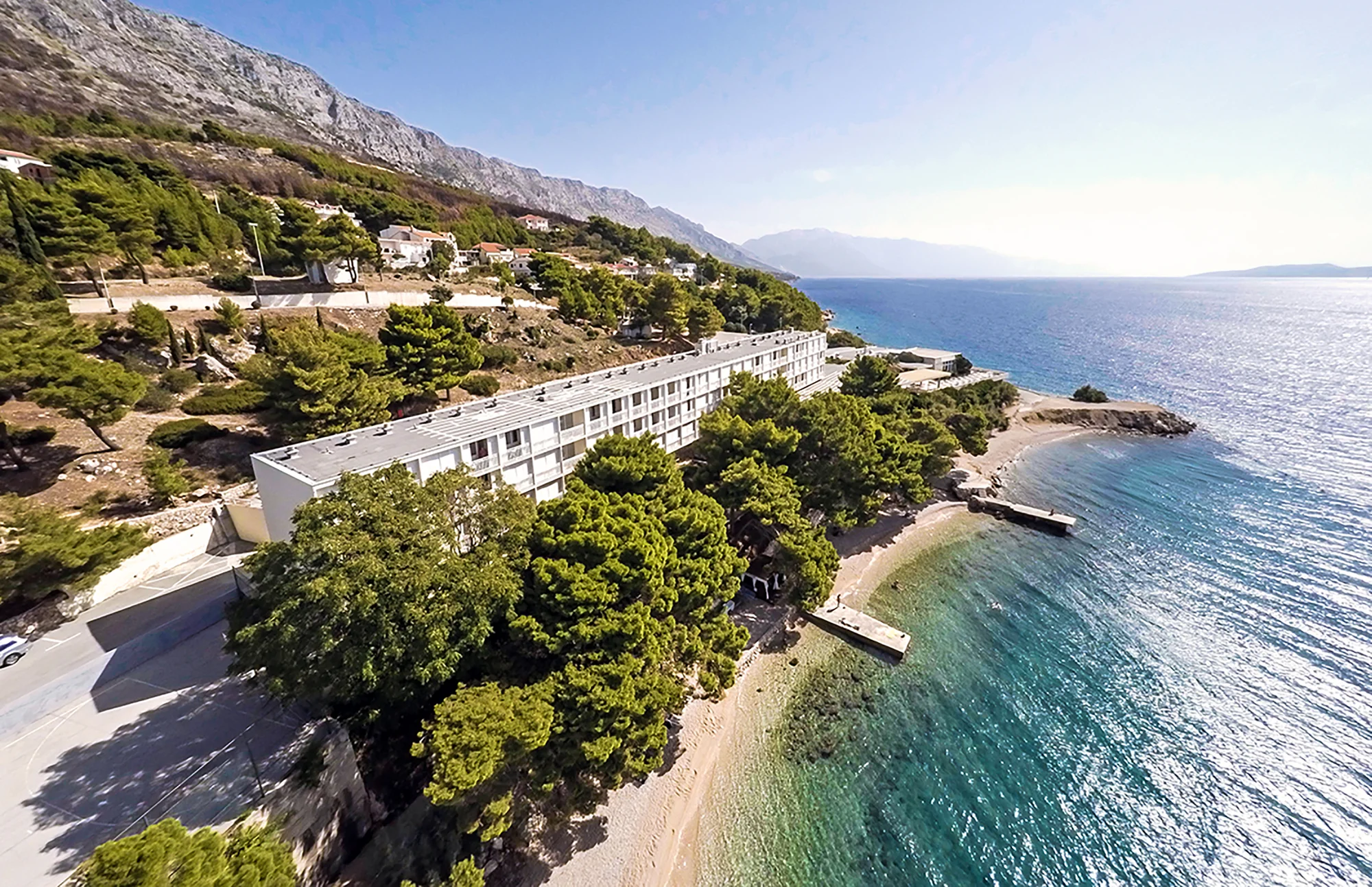 Plážový resort u Omiše: all inclusive light, apartmán pro 4 osoby, v létě animace, first minute sleva