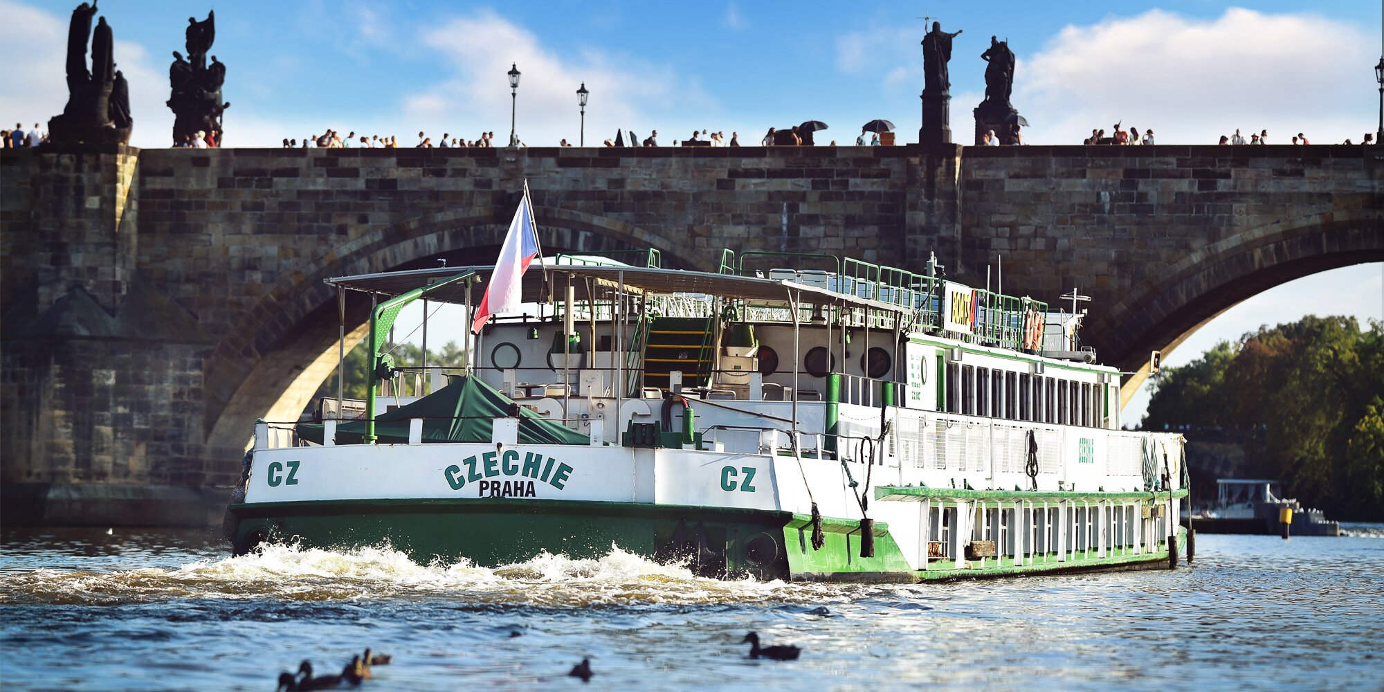 Vyhlídková plavba po Vltavě s možností rautu