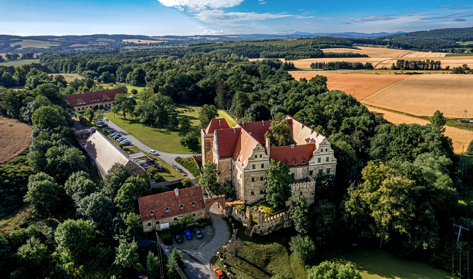 Luxusní adults only zámek s neomezeným vstupem do Spa by L'Occitane a snídaní či polopenzí