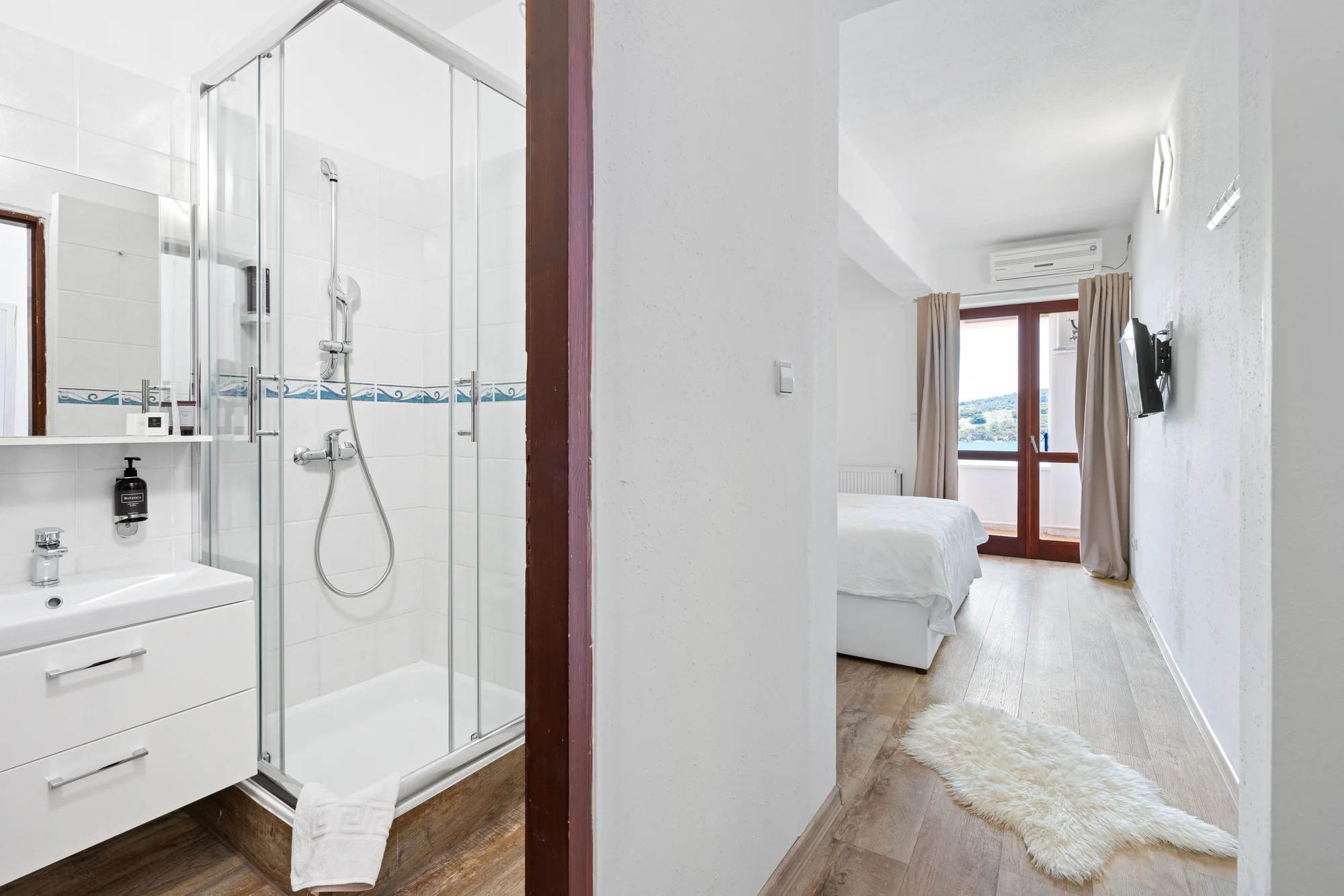 Dovolená v Chorvatsku: pokoje či apartmány až pro 4 osoby, přímo u moře a se snídaní