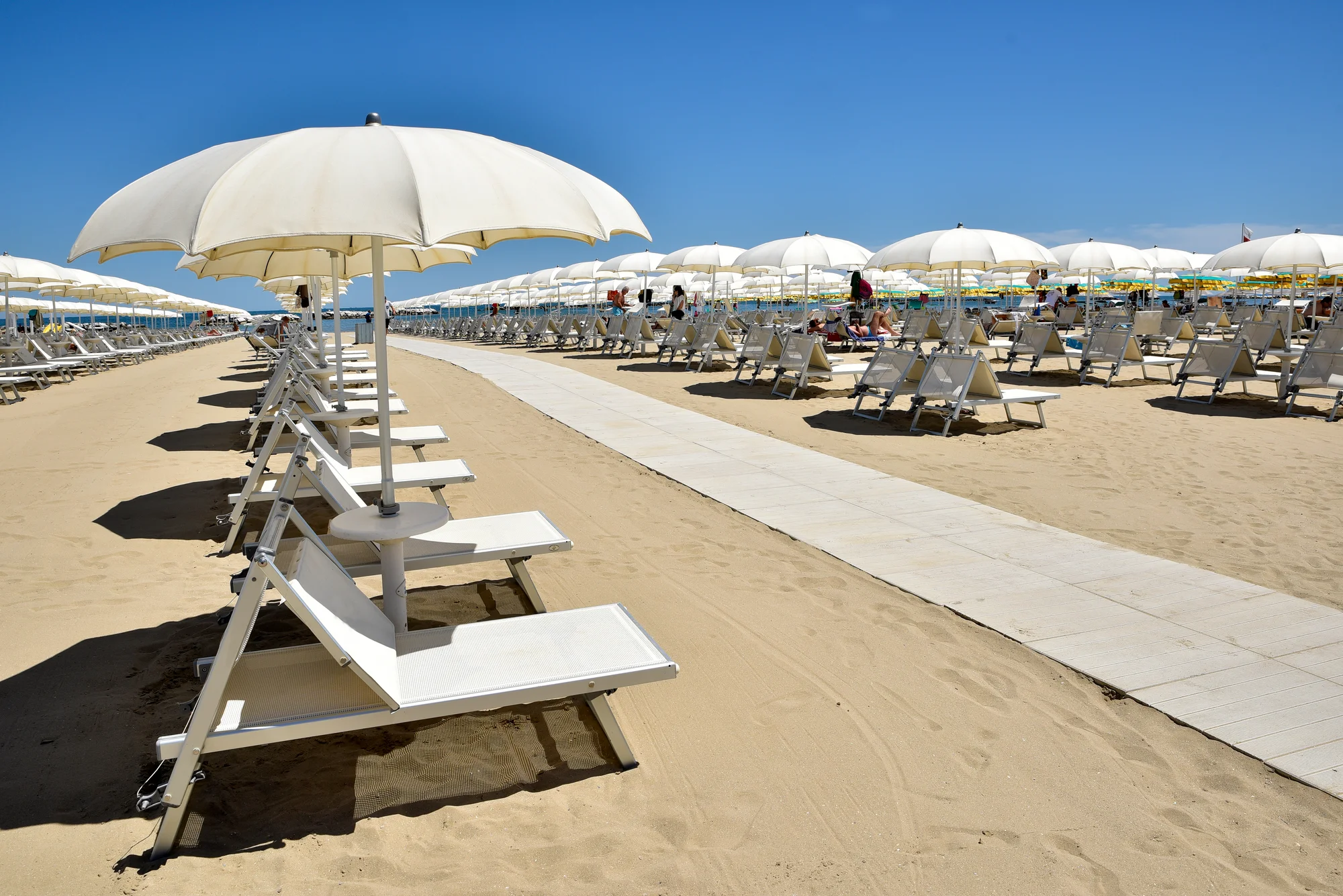 Dovolená s plnou penzí u italského Rimini: hotel 150 m od moře, bazén a dvě děti do 2,9 let zdarma