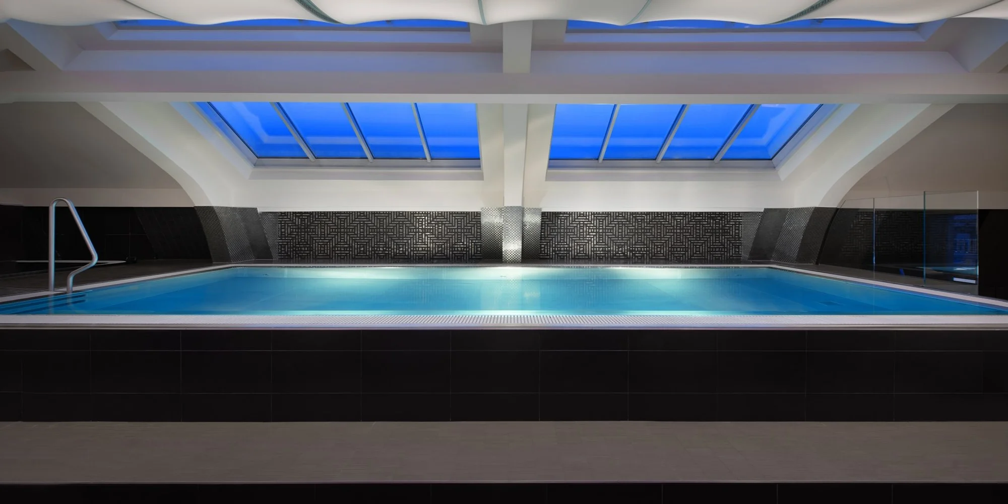 Relax v centru Budapešti: Continental Hotel se snídaněmi a neomezeným wellness