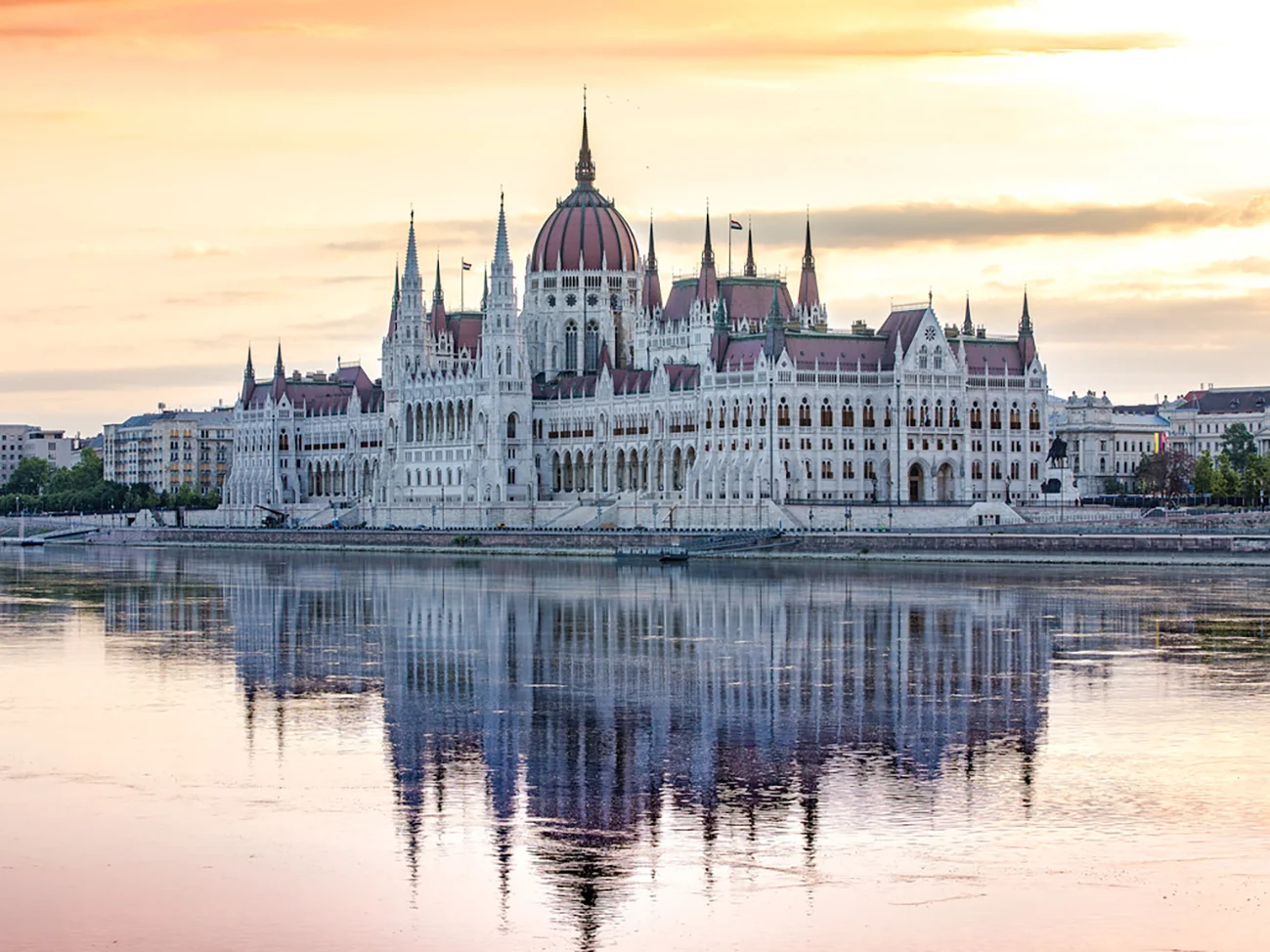 Budapešť: 4* hotel s výhledem na parlament, snídaně a sauna v ceně, pobyt pro až 2 děti zdarma