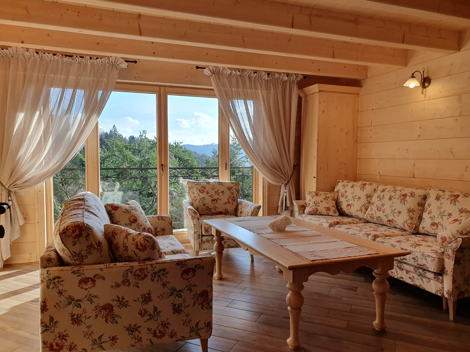 5* resort v polských Beskydech: pobyt až pro 6 osob s jídlem, bazénem, vířivkou i saunou, akce 2 děti zdarma