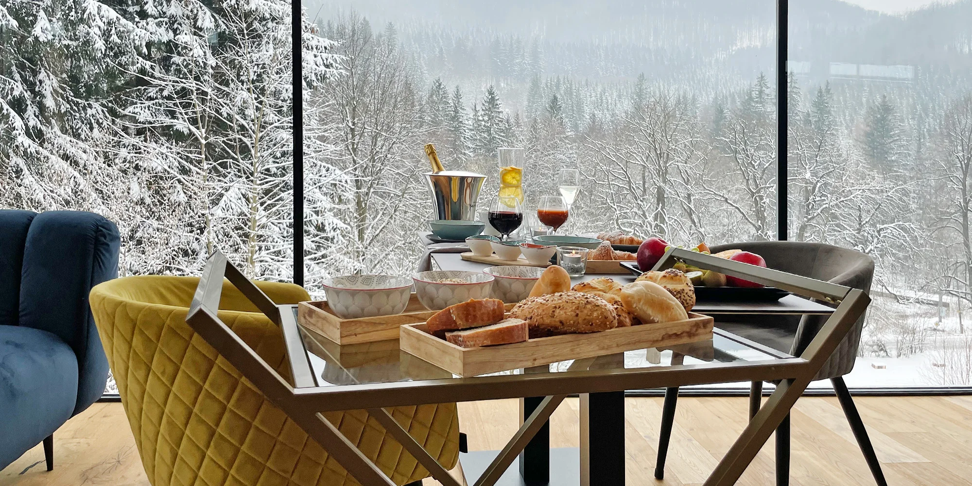 Snídaňový brunch na Čeladné pro 2–4 osoby: prosecco, vajíčka, müsli, croissanty, káva a krásný výhled