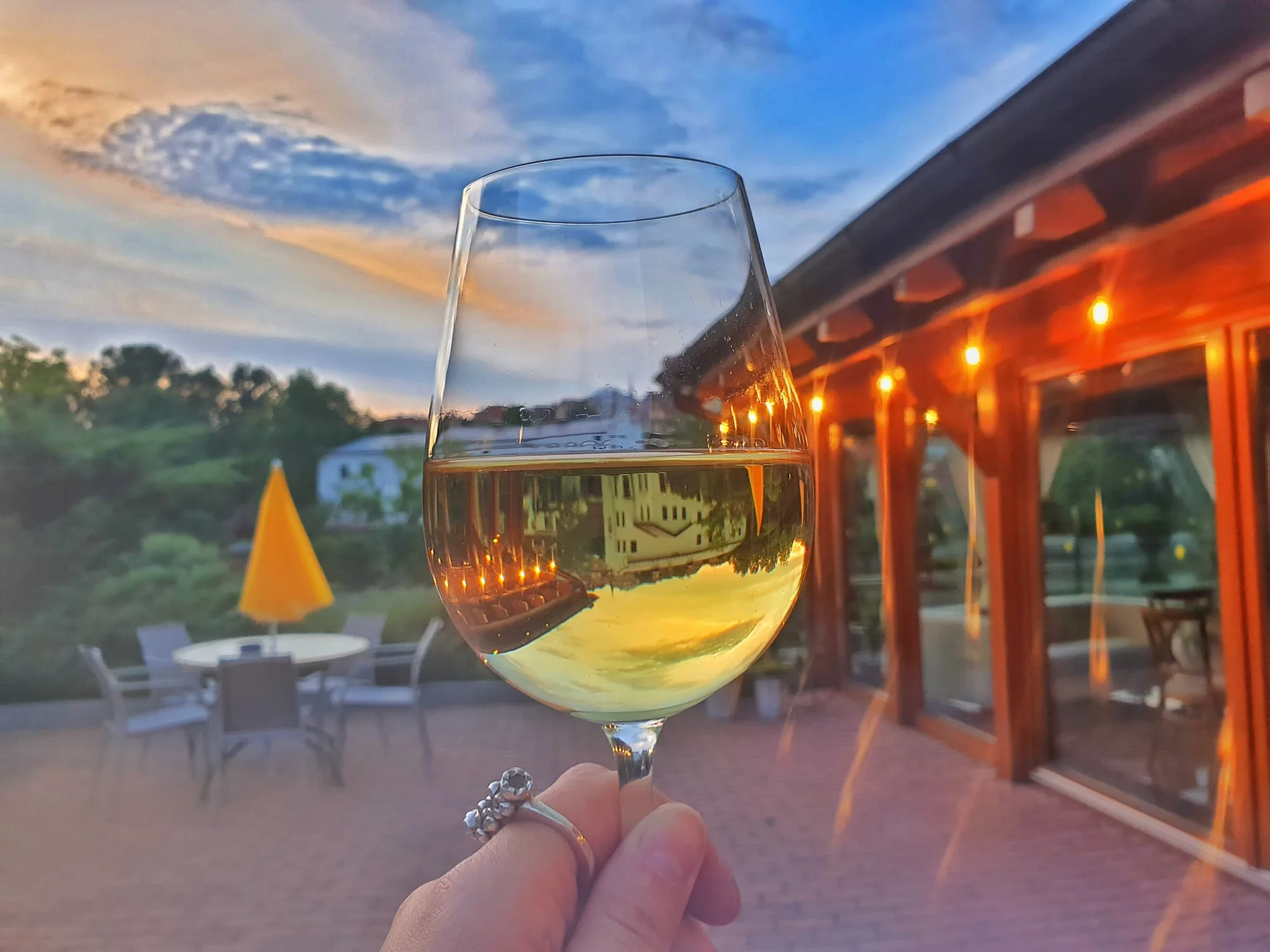 Romantika pro dva: čtyřchodové menu podle výběru, sekt a výzdoba