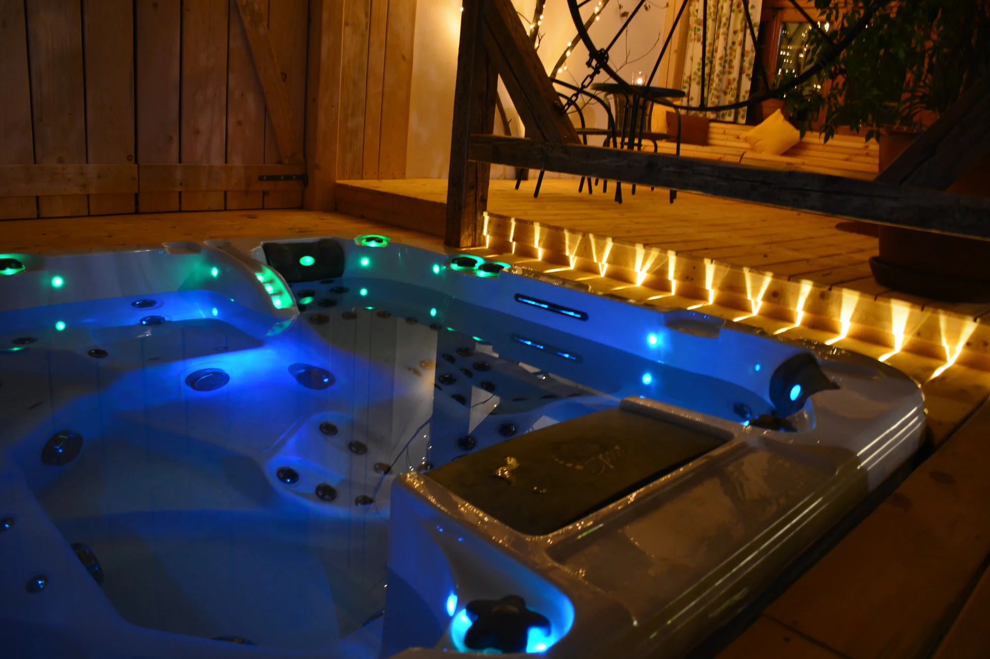 Dopřejte si relax: 120 min. privátního wellness s lahví sektu pro dva