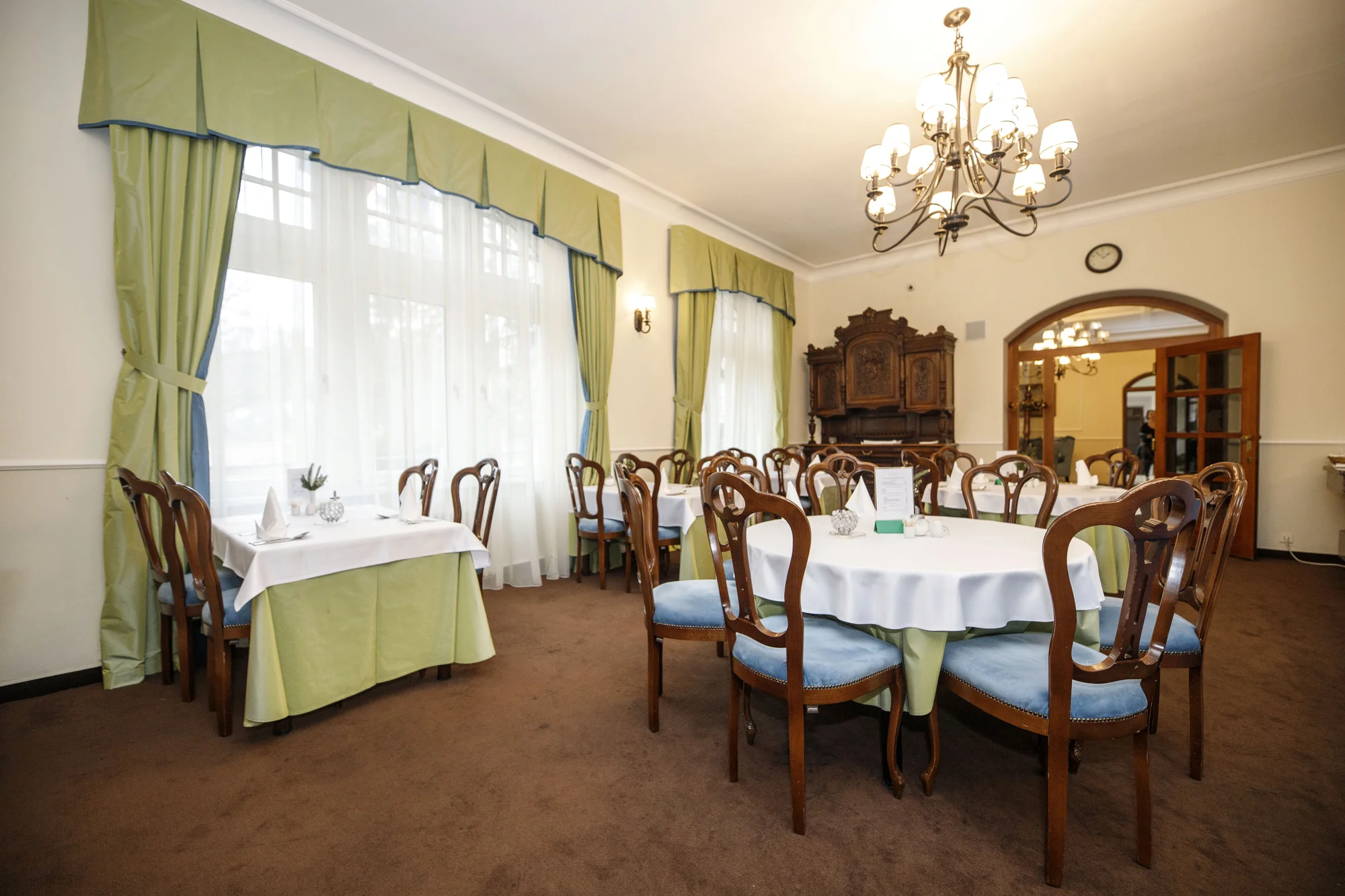 4* pobyt v Karlových Varech: snídaně či polopenze, na výběr i neomezený wellness a procedury