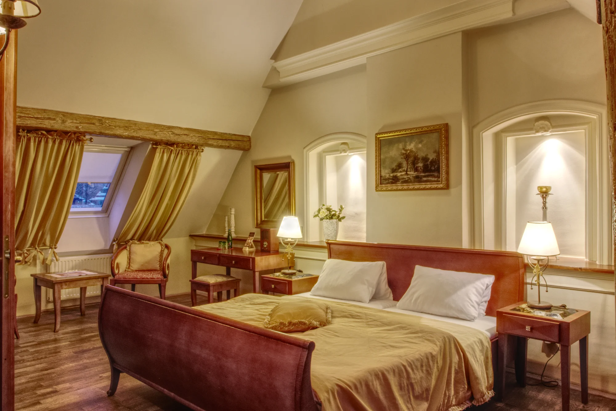 Pobyt v luxusním historickém hotelu na náměstí ve Štramberku: polopenze a vyhlášené Lašské lázně