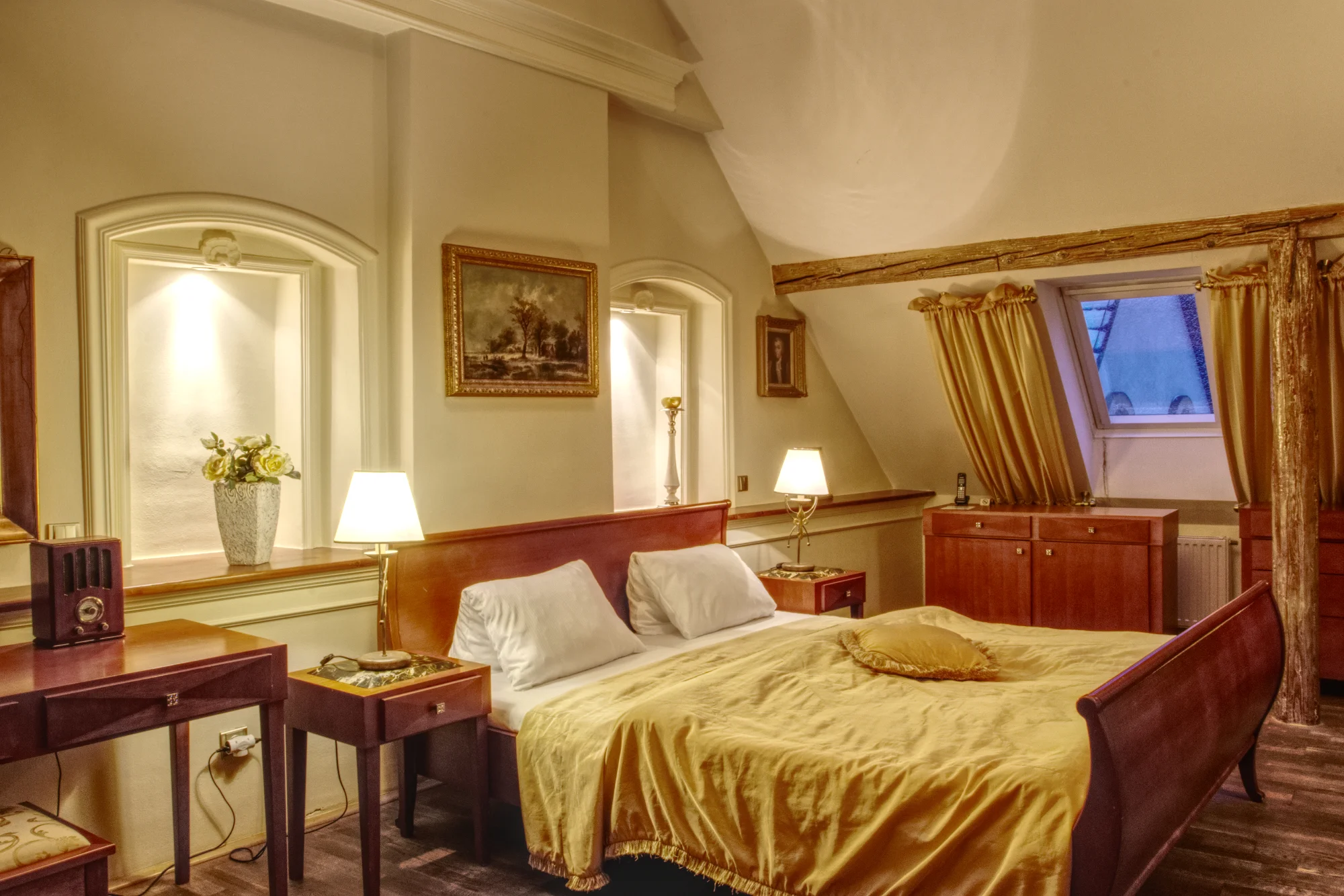 Pobyt v luxusním historickém hotelu na náměstí ve Štramberku: polopenze a vyhlášené Lašské lázně