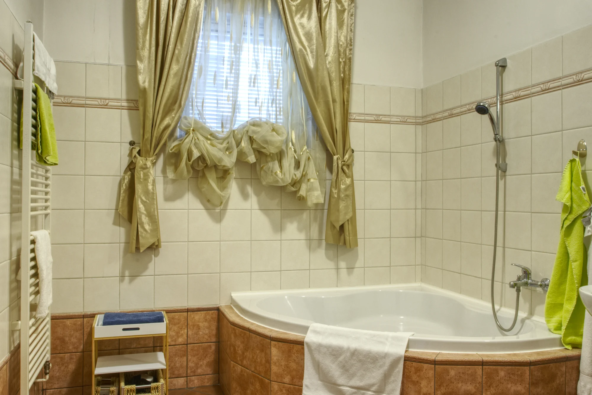 Pobyt v luxusním historickém hotelu na náměstí ve Štramberku: polopenze a vyhlášené Lašské lázně
