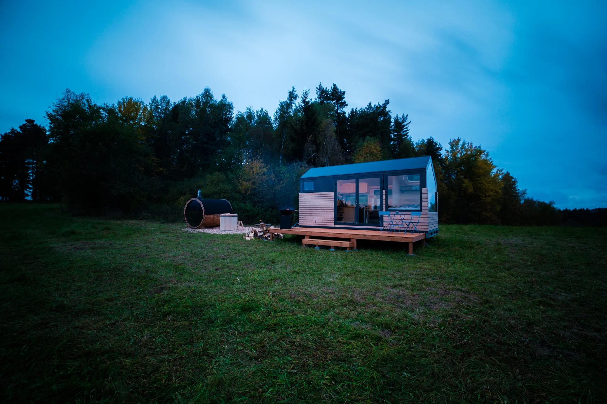 Glamping blízko Lipna: tiny house až pro 4 os. s venkovní saunou, ochlazovací kádí a grilem