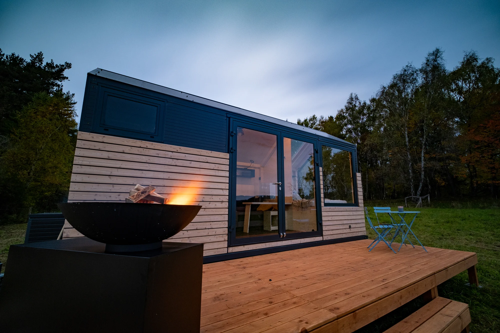 Glamping blízko Lipna: tiny house až pro 4 os. s venkovní saunou, ochlazovací kádí a grilem