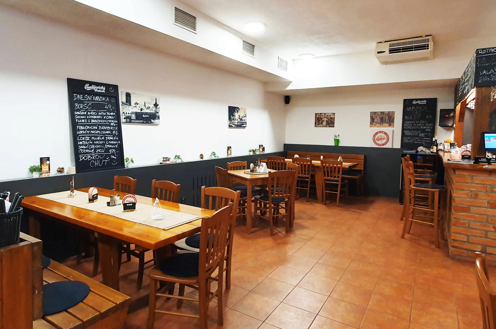 Vypečený burger dle výběru pro 1 až 4 osoby: hranolky, nápoj i odnos s sebou